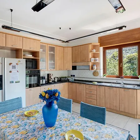 And Center House Sorrente