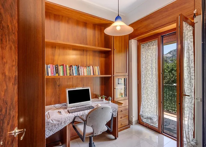 And Center House Sorrento