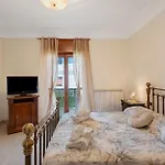 And Center House Holiday home *