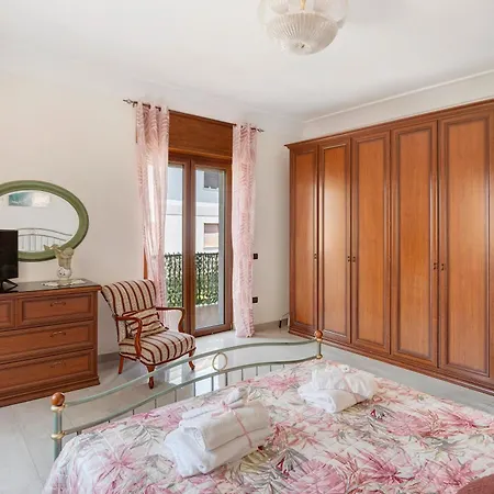 Prázdninový dům And Center House *